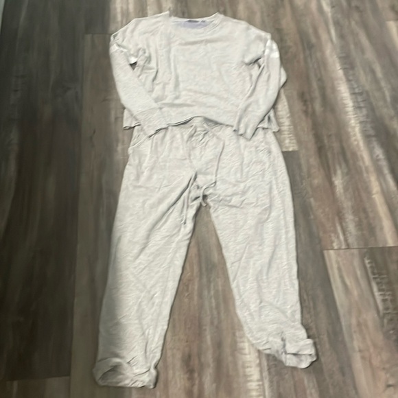 Vineyard Vines Super Soft pajamas gray women’s medium bottom/small top - Picture 1 of 11
